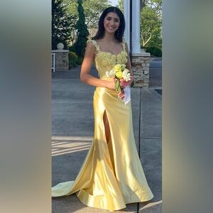 Sherri Hill Yellow Floral prom dress